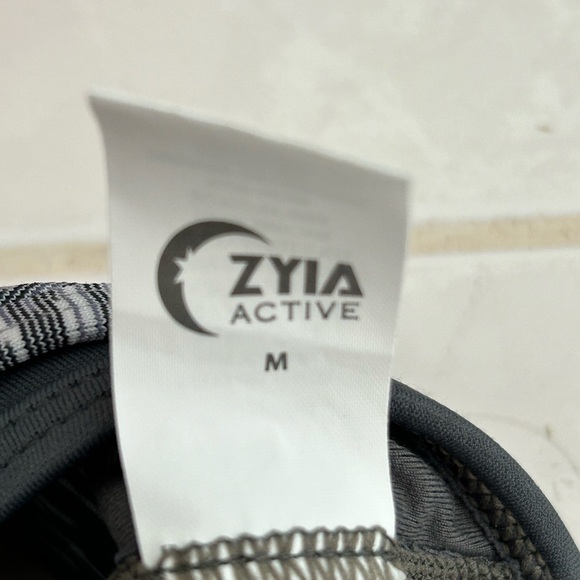 Zyia Actively Sage Luxe Strappy Bra size Medium - Picture 3 of 5